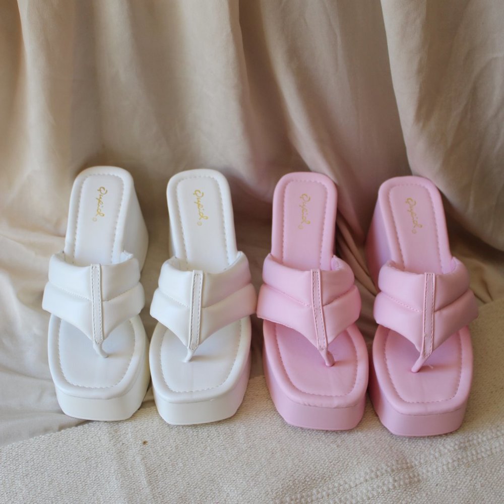 🚨FEW PAIRS LEFT// White platform Thong Sandal - Picture 4 of 11